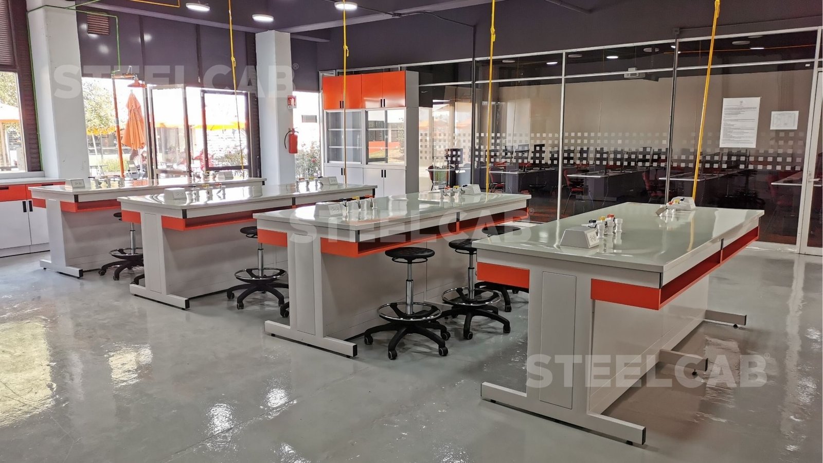 Mesas para laboratorio con papelera